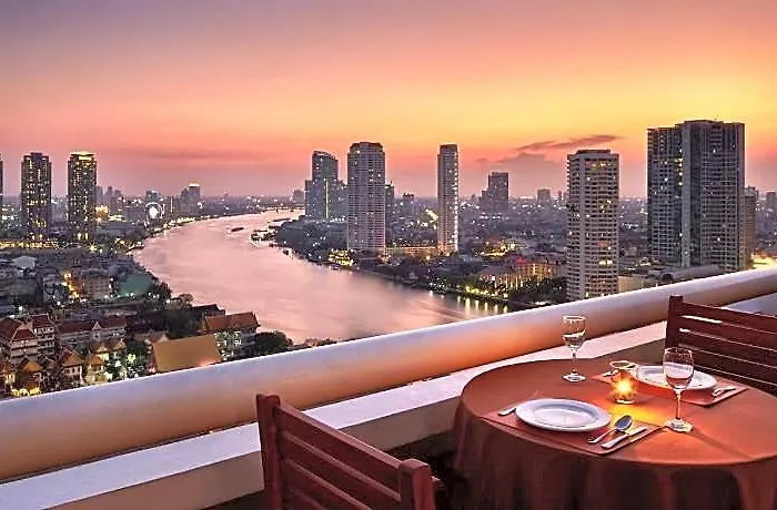 Centre Point Silom 4*