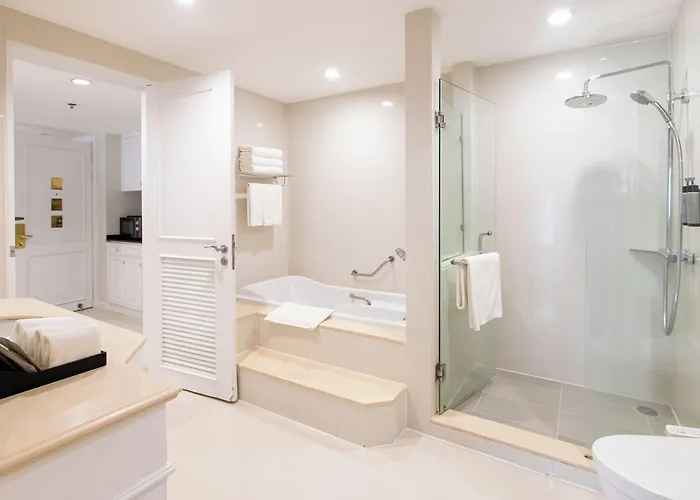 Centre Point Silom Hotel 4*