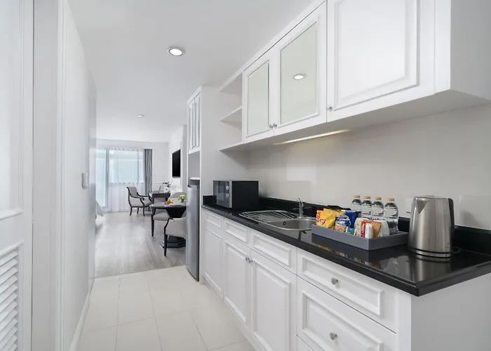 Centre Point Silom 4*