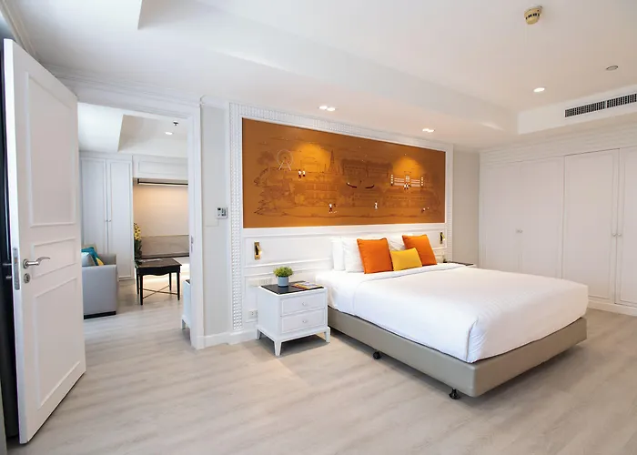 Centre Point Silom 4*